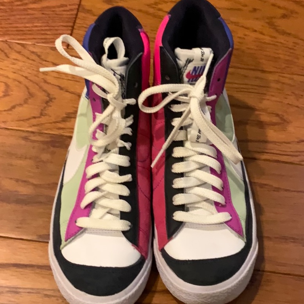 Girls Nike multicolor high top sneakers size 6 1/2